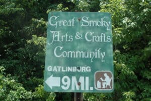 great smoky mountain arts and crafts community sign